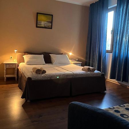 Paunovi Guest House Primorsko Eksteriør bilde