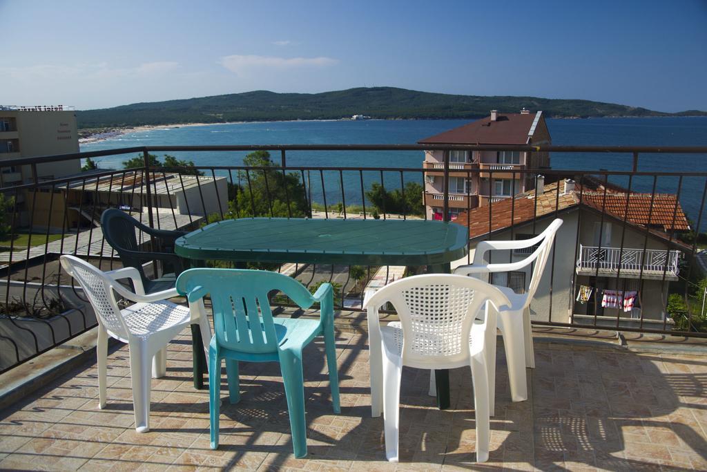 Paunovi Guest House Primorsko Eksteriør bilde