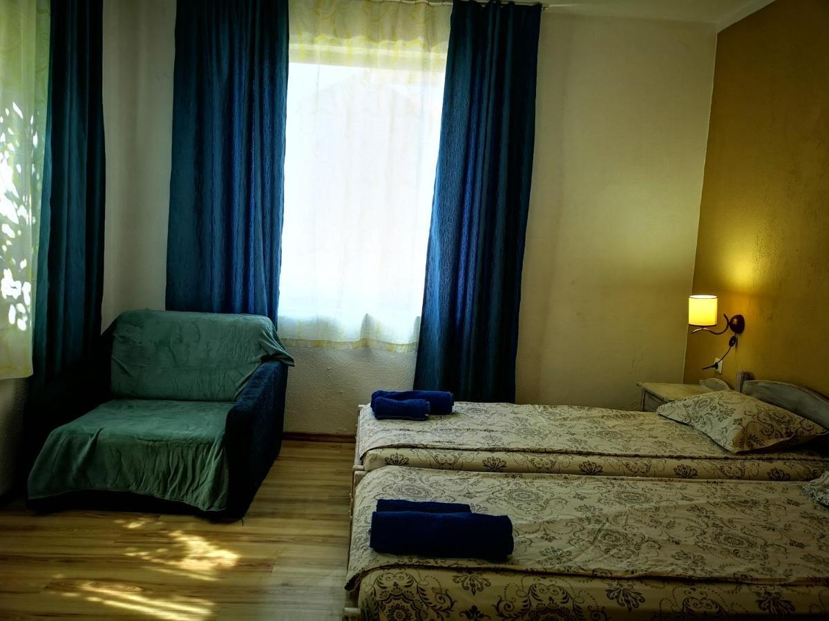 Paunovi Guest House Primorsko Eksteriør bilde