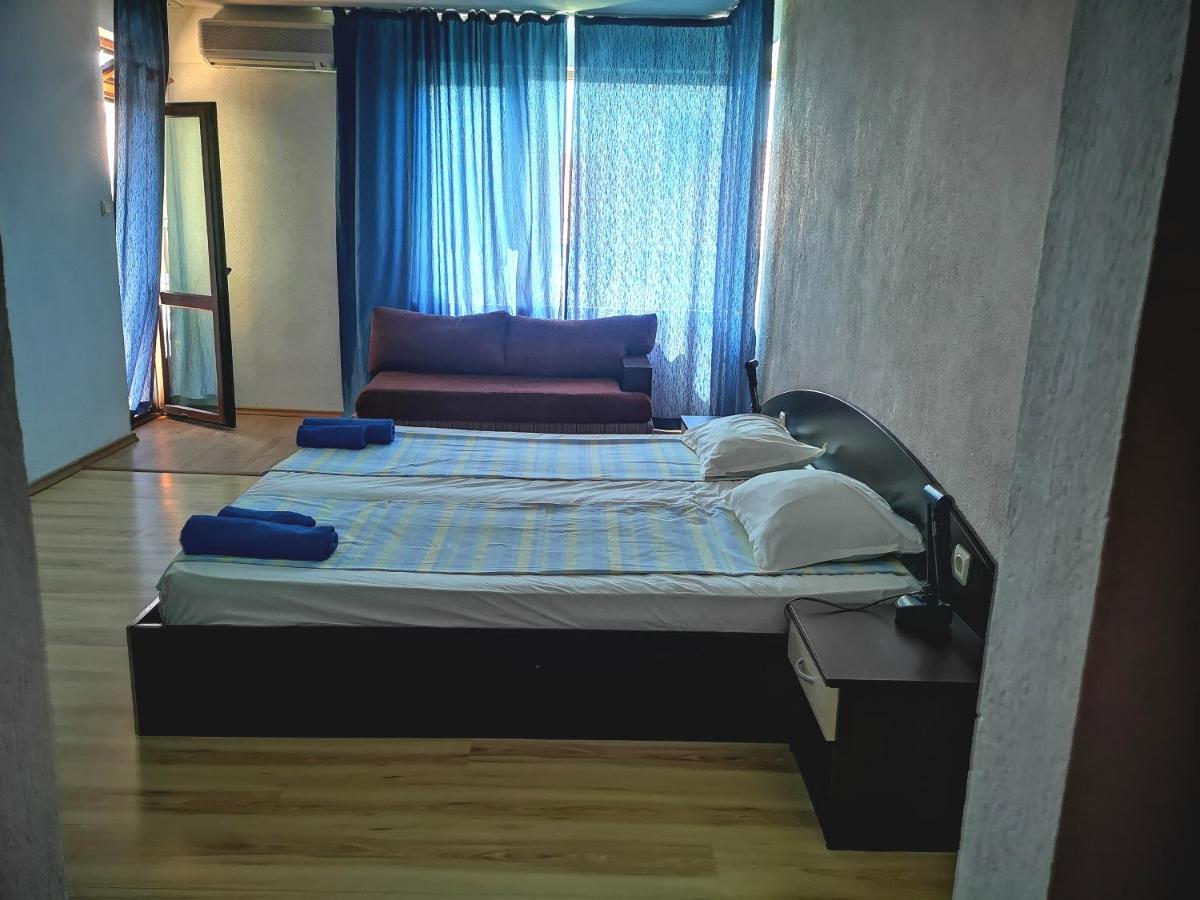 Paunovi Guest House Primorsko Eksteriør bilde