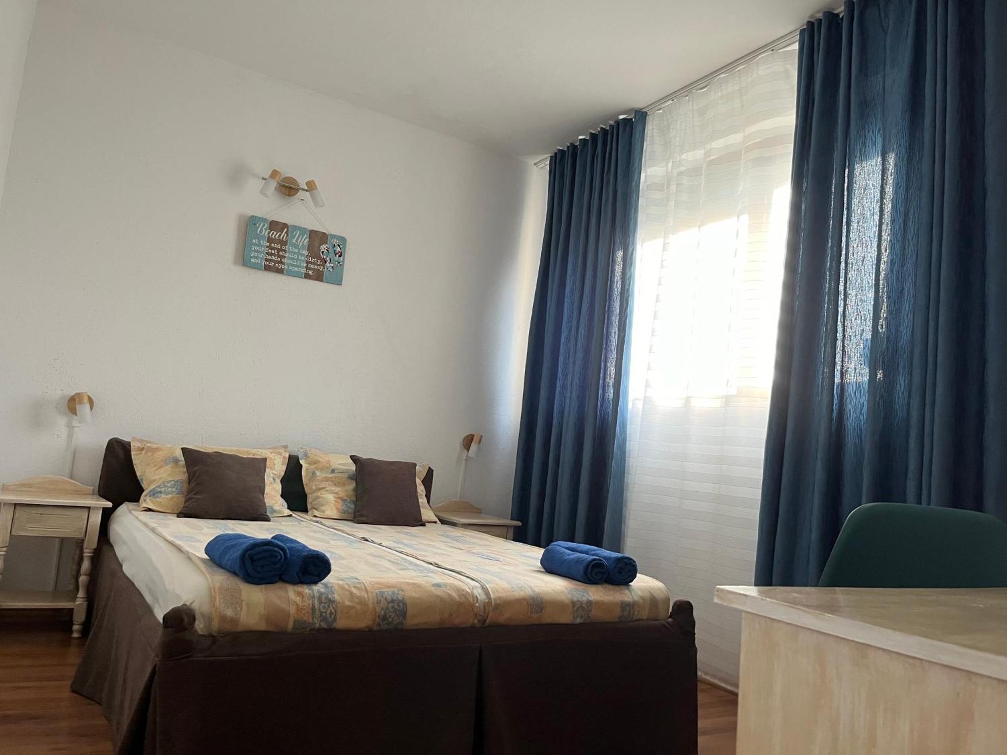 Paunovi Guest House Primorsko Eksteriør bilde