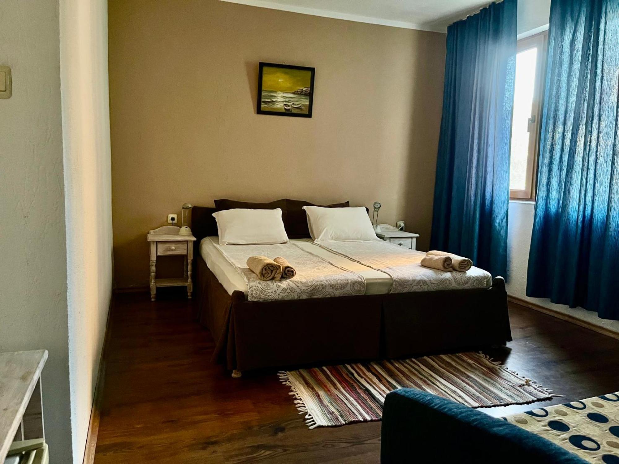 Paunovi Guest House Primorsko Eksteriør bilde