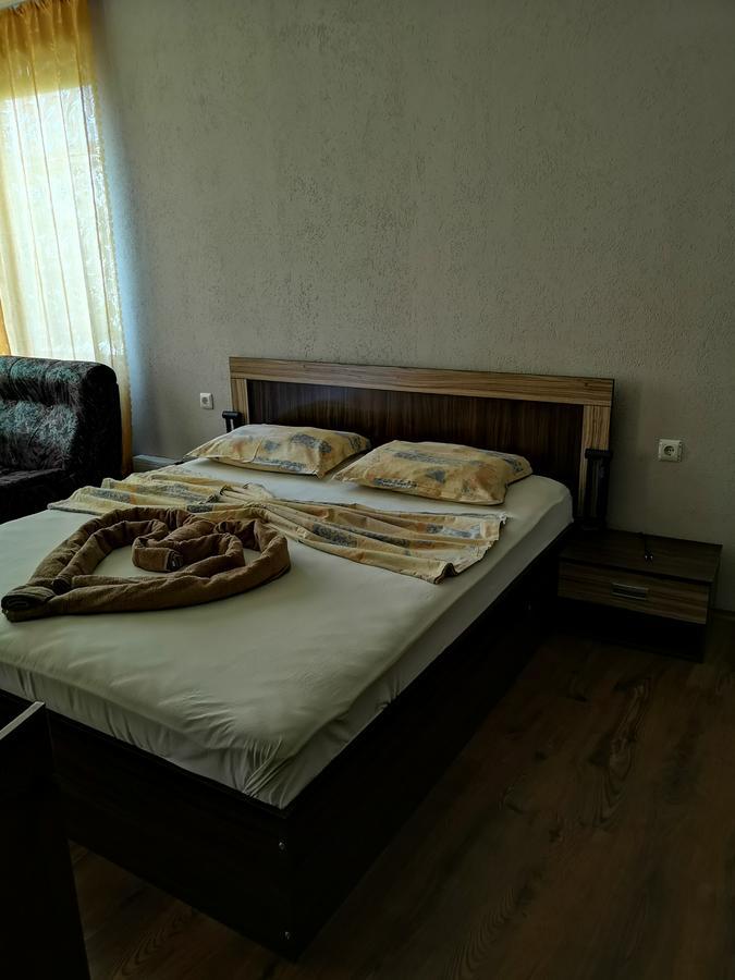 Paunovi Guest House Primorsko Eksteriør bilde