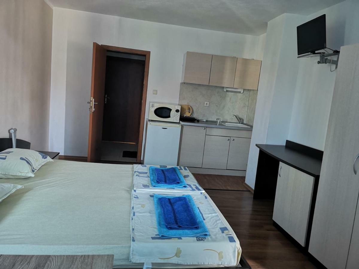Paunovi Guest House Primorsko Rom bilde